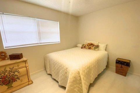 Condo in DeLand, Florida, 2 bedrooms  № 1381392 - photo 9