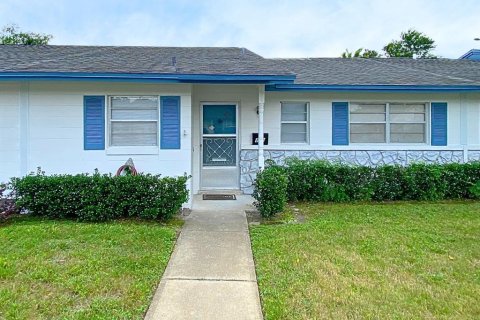 Condo in DeLand, Florida, 2 bedrooms  № 1381392 - photo 2