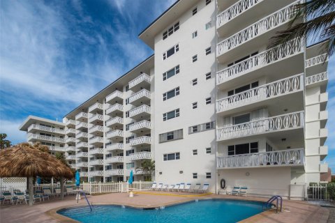 Condominio en venta en Hillsboro Beach, Florida, 2 dormitorios, 87.98 m2 № 992078 - foto 9