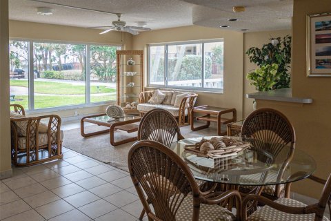 Condominio en venta en Hillsboro Beach, Florida, 2 dormitorios, 87.98 m2 № 992078 - foto 1
