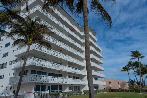 Condominio en venta en Hillsboro Beach, Florida, 2 dormitorios, 87.98 m2 № 992078 - foto 14