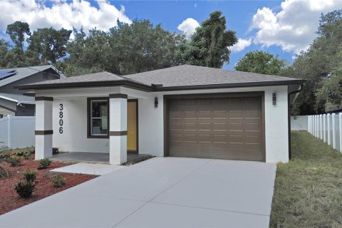 House in Tampa, Florida 3 bedrooms, 142.98 sq.m. № 1339249 - photo 2