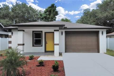 House in Tampa, Florida 3 bedrooms, 142.98 sq.m. № 1339249 - photo 1