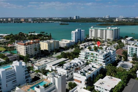 Condo in Bay Harbor Islands, Florida, 2 bedrooms  № 1315588 - photo 22