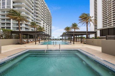 Condominio en venta en Riviera Beach, Florida, 2 dormitorios, 234.58 m2 № 952289 - foto 3