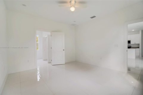 Casa en venta en Lehigh Acres, Florida, 3 dormitorios, 130.62 m2 № 1167940 - foto 23