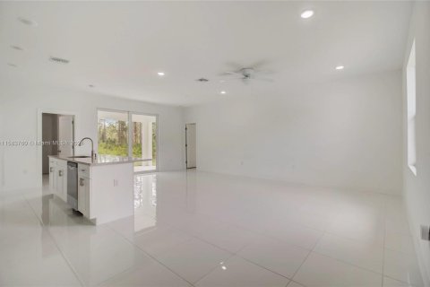 Casa en venta en Lehigh Acres, Florida, 3 dormitorios, 130.62 m2 № 1167940 - foto 6
