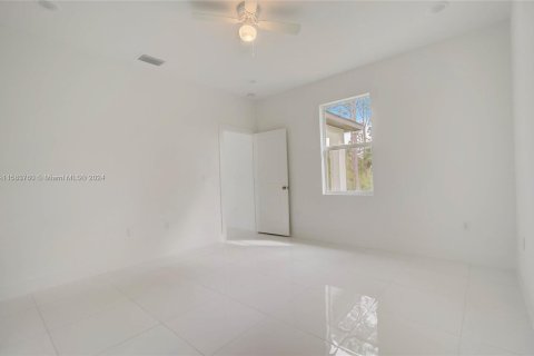 Casa en venta en Lehigh Acres, Florida, 3 dormitorios, 130.62 m2 № 1167940 - foto 22
