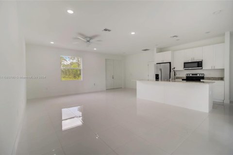 Casa en venta en Lehigh Acres, Florida, 3 dormitorios, 130.62 m2 № 1167940 - foto 8