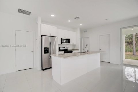 Casa en venta en Lehigh Acres, Florida, 3 dormitorios, 130.62 m2 № 1167940 - foto 10
