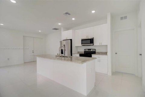 Casa en venta en Lehigh Acres, Florida, 3 dormitorios, 130.62 m2 № 1167940 - foto 12