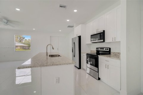 Casa en venta en Lehigh Acres, Florida, 3 dormitorios, 130.62 m2 № 1167940 - foto 14