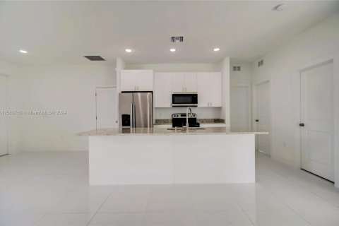 Casa en venta en Lehigh Acres, Florida, 3 dormitorios, 130.62 m2 № 1167940 - foto 11