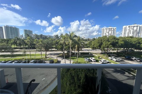 Condominio en venta en Aventura, Florida, 2 dormitorios, 92.53 m2 № 1319372 - foto 13