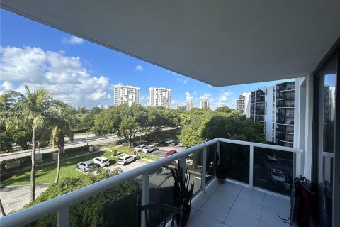 Copropriété à vendre à Aventura, Floride: 2 chambres, 92.53 m2 № 1319372 - photo 17