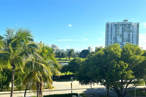 Condo in Aventura, Florida, 2 bedrooms  № 1319372 - photo 1