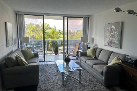 Condo in Aventura, Florida, 2 bedrooms  № 1319372 - photo 18