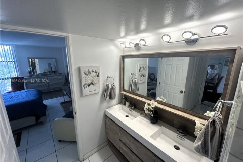 Condo in Aventura, Florida, 2 bedrooms  № 1319372 - photo 9