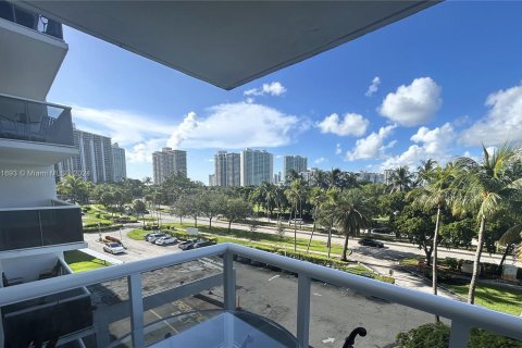 Condominio en venta en Aventura, Florida, 2 dormitorios, 92.53 m2 № 1319372 - foto 12