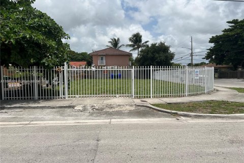 Propiedad comercial en venta en Miami, Florida № 1319282 - foto 4