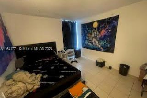 Condominio en venta en Lauderhill, Florida, 1 dormitorio, 74.32 m2 № 1319362 - foto 2