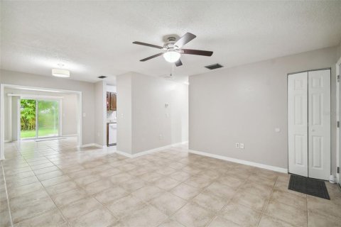 House in New Port Richey, Florida 2 bedrooms, 102.19 sq.m. № 1374079 - photo 7