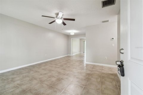 Villa ou maison à vendre à New Port Richey, Floride: 2 chambres, 102.19 m2 № 1374079 - photo 6