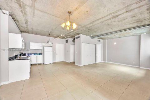 Condominio en venta en Miami, Florida, 59.27 m2 № 1403081 - foto 2