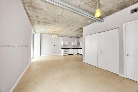 Condominio en venta en Miami, Florida, 59.27 m2 № 1403081 - foto 7