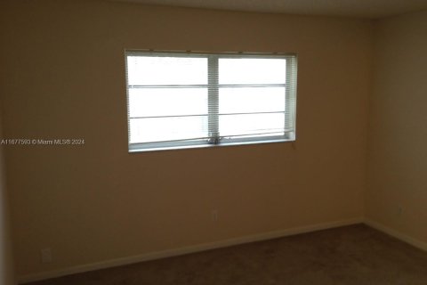 Condo in Tamarac, Florida, 2 bedrooms  № 1403126 - photo 10