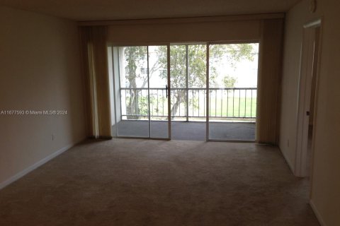 Condominio en venta en Tamarac, Florida, 2 dormitorios, 81.75 m2 № 1403126 - foto 4