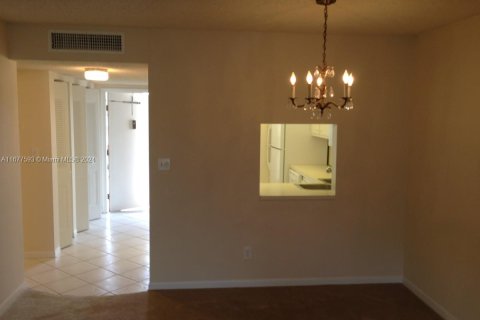 Condo in Tamarac, Florida, 2 bedrooms  № 1403126 - photo 3