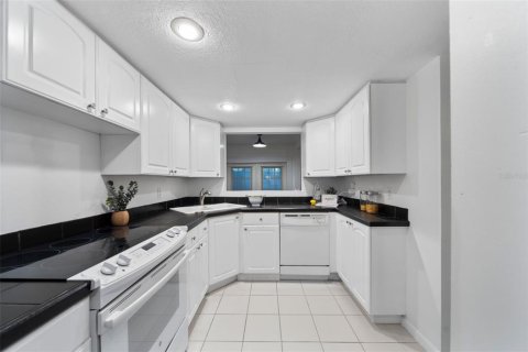 Condo in Winter Park, Florida, 2 bedrooms  № 1382310 - photo 6