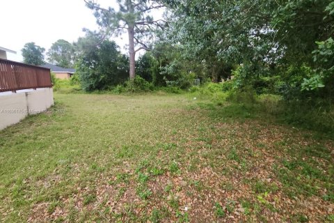 House in Lehigh Acres, Florida 4 bedrooms № 1227219 - photo 5