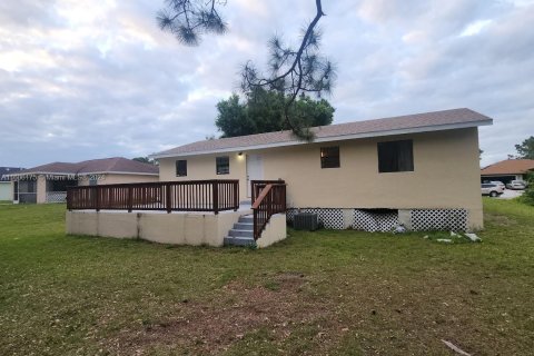 House in Lehigh Acres, Florida 4 bedrooms № 1227219 - photo 4