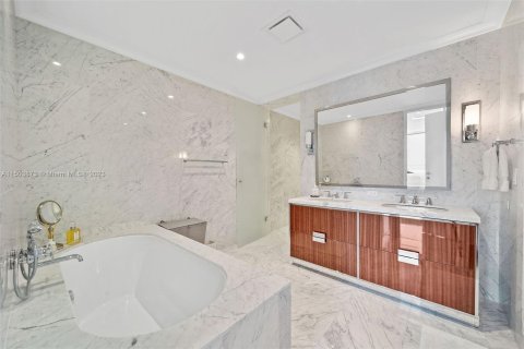 Copropriété à vendre à Sunny Isles Beach, Floride: 4 chambres, 286.14 m2 № 923871 - photo 18