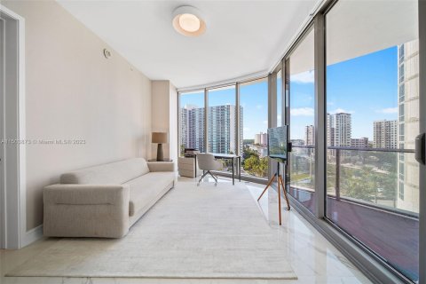 Condo in Sunny Isles Beach, Florida, 4 bedrooms  № 923871 - photo 20