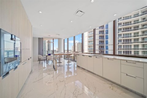 Condominio en venta en Sunny Isles Beach, Florida, 4 dormitorios, 286.14 m2 № 923871 - foto 12