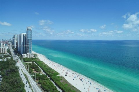 Condo in Sunny Isles Beach, Florida, 4 bedrooms  № 923871 - photo 3