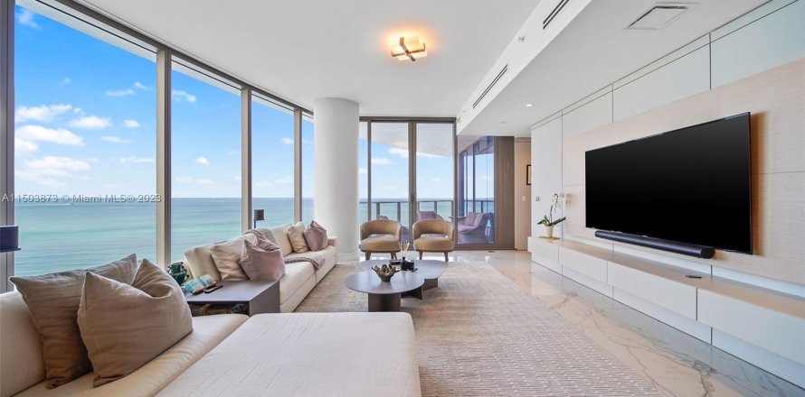 Condo in Sunny Isles Beach, Florida, 4 bedrooms  № 923871