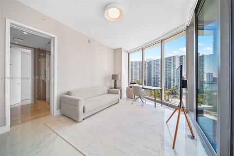 Condominio en venta en Sunny Isles Beach, Florida, 4 dormitorios, 286.14 m2 № 923871 - foto 21