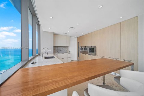 Condominio en venta en Sunny Isles Beach, Florida, 4 dormitorios, 286.14 m2 № 923871 - foto 9