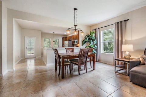 Casa en venta en Land O' Lakes, Florida, 5 dormitorios, 272.3 m2 № 1362108 - foto 9