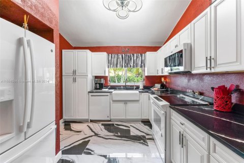 Villa ou maison à vendre à Coral Springs, Floride: 3 chambres, 173.73 m2 № 1078391 - photo 4