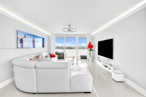 Condominio en venta en Miami Gardens, Florida, 4 dormitorios, 181.72 m2 № 1078295 - foto 2