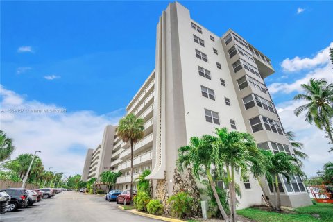Condominio en venta en Miami Gardens, Florida, 4 dormitorios, 181.72 m2 № 1078295 - foto 20