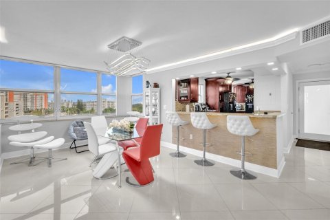 Condominio en venta en Miami Gardens, Florida, 4 dormitorios, 181.72 m2 № 1078295 - foto 1