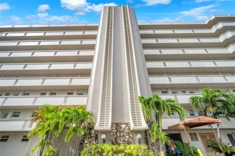 Condominio en venta en Miami Gardens, Florida, 4 dormitorios, 181.72 m2 № 1078295 - foto 26