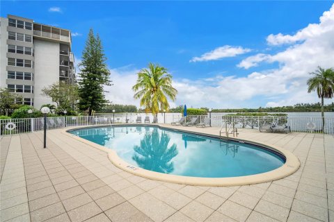 Condominio en venta en Miami Gardens, Florida, 4 dormitorios, 181.72 m2 № 1078295 - foto 23