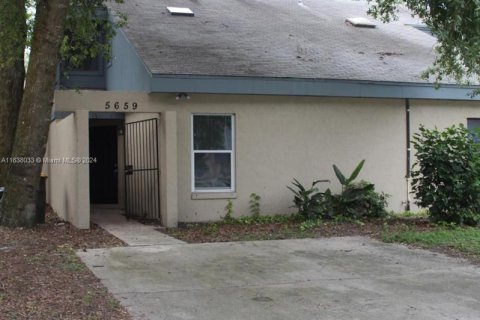 Townhouse in Jacksonville, Florida 3 bedrooms № 1310228 - photo 1